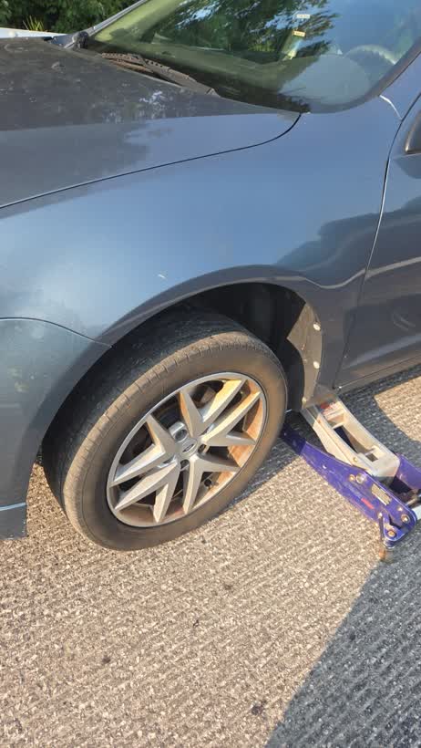 Changing a wheel at the roadside